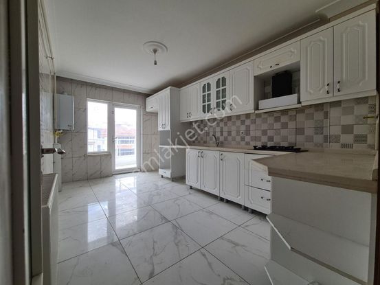 Muhteşem Lokasyon & Emsalsiz Fiyat İle Cadde Üzeri Köşebaşı 4+1