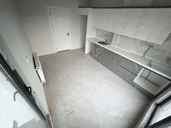 Yükselden Kadıköyde Ayrı Mutfak Ön Cephe Satılık Geniş V Lüx 2+1 Satılık Daire