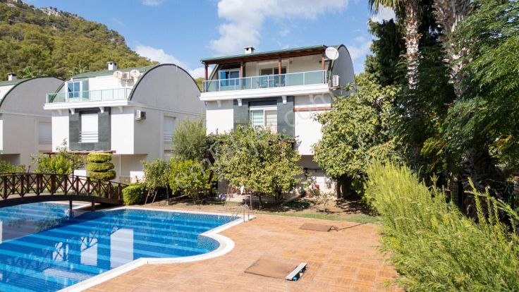 Kumluca Mavikent Karaöz Denize Sıfır Site İçinde Satılık Villa