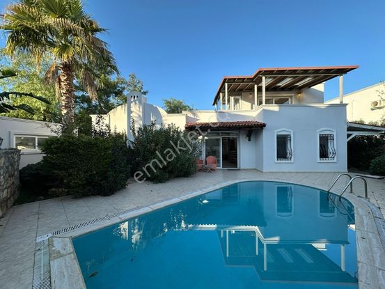 Bodrum Eskiçeşme'de Kaloriferli,bahçeli Ve Havuzlu Satılık Villa
