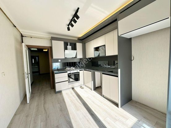 Yıldız'dan Kuruş Masrafsız Ara Kat Geniş-cam Balkon 2+1 !!!