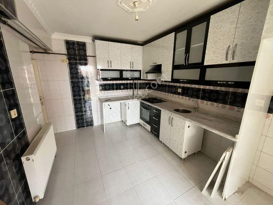 Yıldız'dan Cadde Üstü Ara Kat E.banyolu3+1 Kiralık !!!!