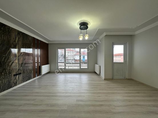 Ufuktepe Cadde Üzeri Asansörlü Geniş Full Yapılı 3+1