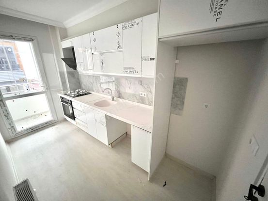 Yüksel'den Edremit'te Ayrı Mutfak Cam Balkonlu Arakat 2+1 Satılık Daire*