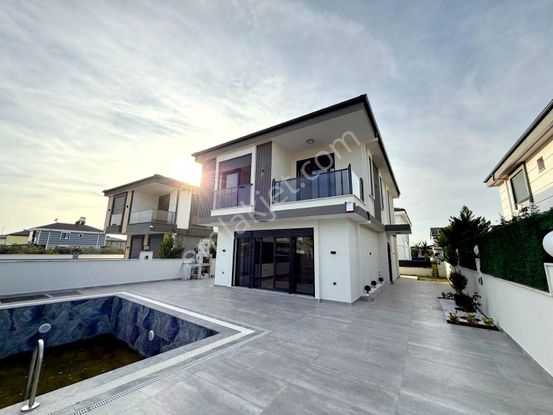 Didim Efeler Mahallesinde Satılık 4+1 Sıfır Villa