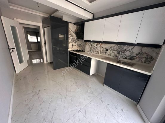 İzmir Karşıyaka'da Satılık 3+1 Geniş Daire