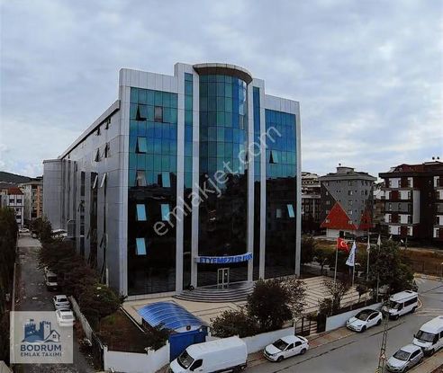 Sultanbeyli Kiralık Depo Antrepo 2200 M Net Kapalı Alan