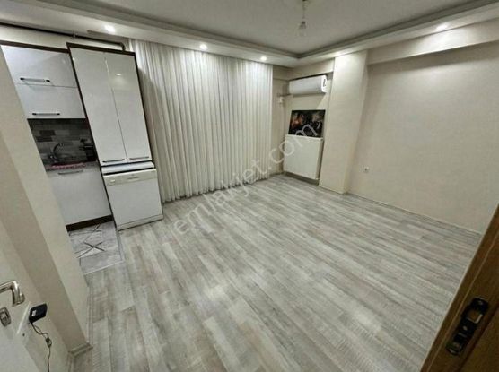 Zeki Emlak'tan Muradiye Mh. İstasyon Civ. Satılık 2+1 Daire