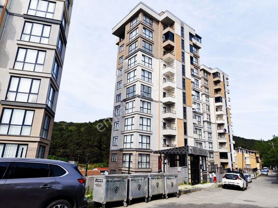 Mertcan Dan Yakacık Meydana Yürüme Arakat 3+1 İskanlı Fırsat Daire