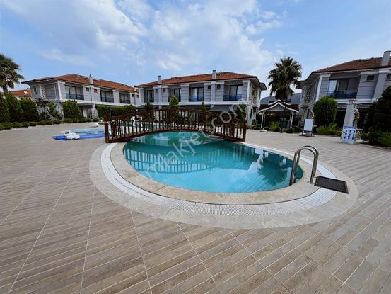 Lavınıa'dan Havuzlu Sitede Satılık 2+1 Villa