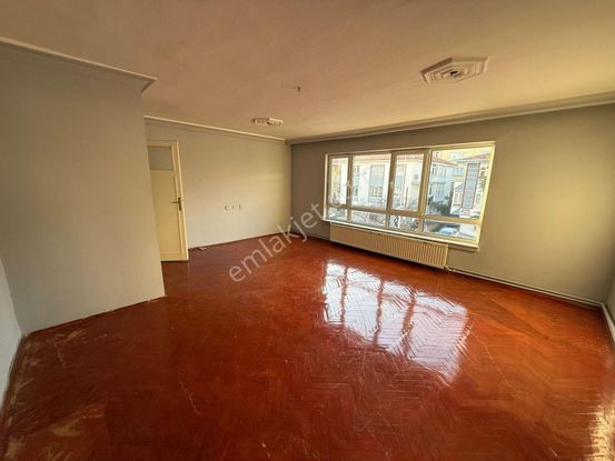 Yunus Emre Caddesi Ve Danışment Göbek Paraleli Katta Ön Cephe