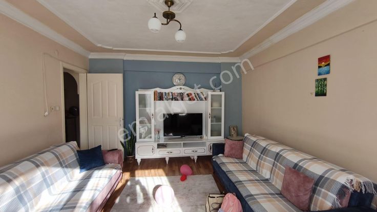 Rumeli World'den Bahçelievlerde Büyük Ve Kullanışlı Satılık 3+1