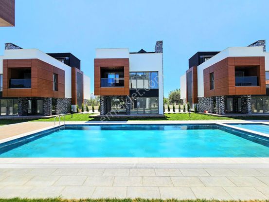 ▶ ▶ Akçay Körfez'den Güre'de Denize 500 Mt Site İçinde Havuzlu 4+1 Sıfır Villa