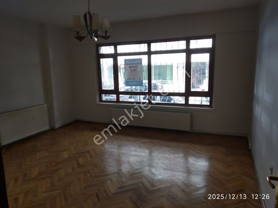 Demetevler Hastane Metrosuna Yakın, Yüksek Giriş, Ön Cephe, 3+1 Kiralık Daire.