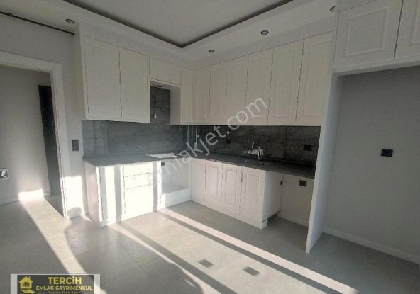 Naz Bayrak Yakını Fırsat Arakat Daire