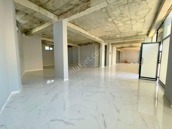 Mertcan'dan Cadde Üzeri Ön Kullanım Alanlı Geniş Dükkan