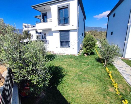 Aygül Farkıyla Edremit Zeytinli'de Ultra Lüks Özel Bir Yaşamın Kapılarını Aralayan Satılık 5+1 Villa