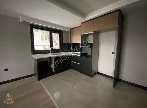 Aşağı Eğlence'nin Göbeğinde Sıfır Bina !