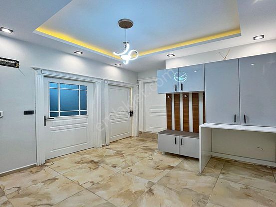 Metrobüse 10 Dakika !!! Lüks Dekorlu 2+1 Satılık Bahçe Katı !!!