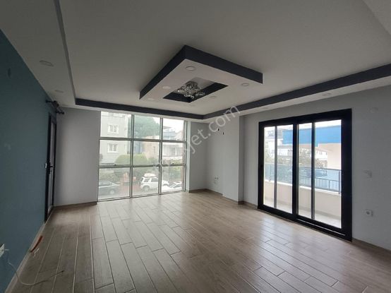 Merkezi Lokasyonda Cadde Cepheli 3+1 Ayrı Mutfak Sürekli Kiralık Daire