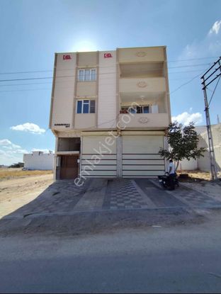 Kopmle Satılık 120 M2 Üç Katlı Cadde Üzeri