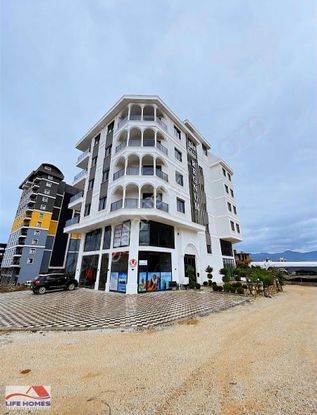 Mahmutlar Mahallesinde Havuzlu Sitede Satılık Daire