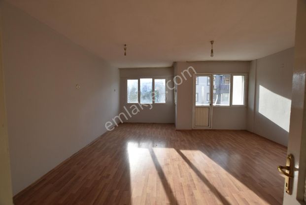 Emin'den 3+1 Ara Kat Otoparklı Çift Cephe