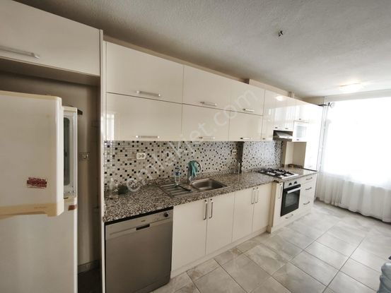 Sular'da Ana Cadde Üzerinde Otoparklı 3+1 Temiz Daire Cazip !!!