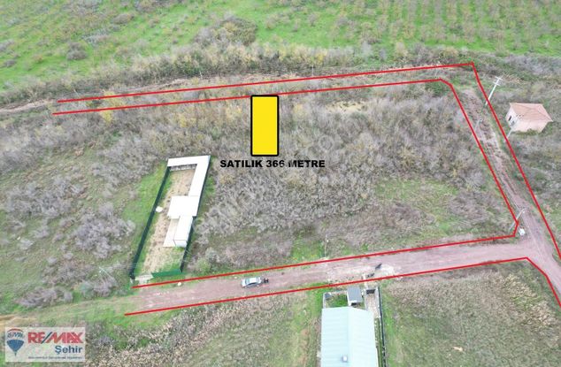 Remax'tan Satılık Çiftlikköyde 366 M² Arsa