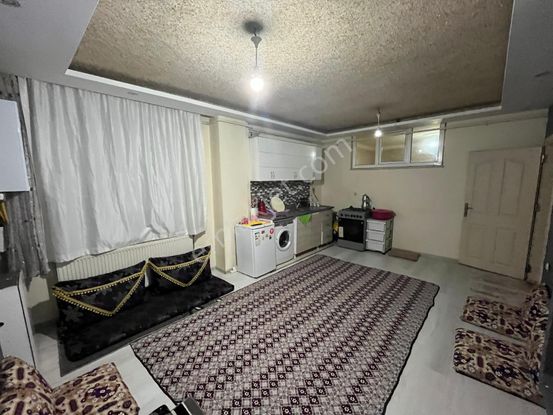 Cumhuriyet Mahallesinde Geniş Satılık 2+1 Daire