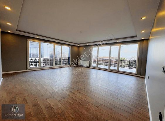 Beylikdüzü Yeditepe 7+ Plus Sitesinde 3+1 190 M2 Satılık Daire