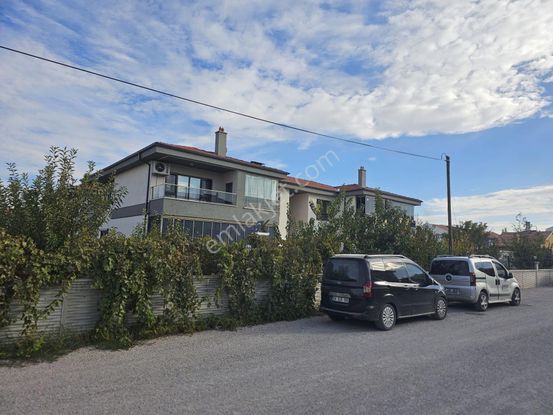 Bahçeşehir’de Konumu Şahane 4+1 Satılık Daire