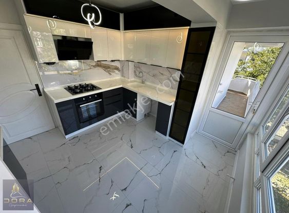 Dora Dan Akçayda Denize Yakın Ara Kat Ön Cephe 2+1 Yapılı Daire