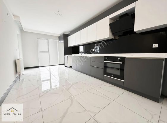 Vural,dan Site İçerisinde Kilerli E.banyolu G.odalı 160m2 İskanl