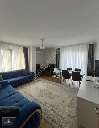 Çamçeşmede E-5e Yakın Merkezi Konumda Satılık 3+1 Daire