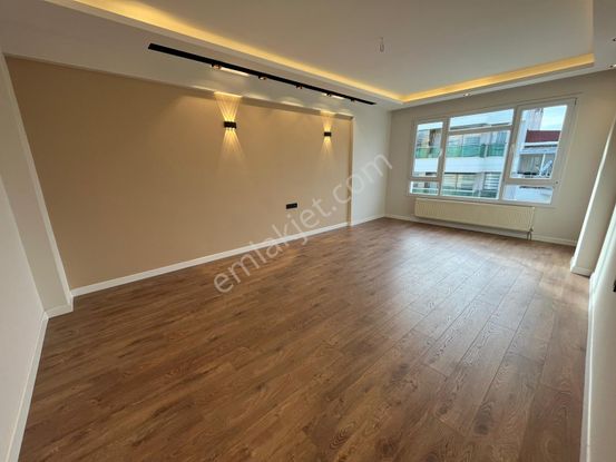 Asil'den Ata Cad. Girişinde 3+1 Lüks Yapılı Çift Cephe Daire