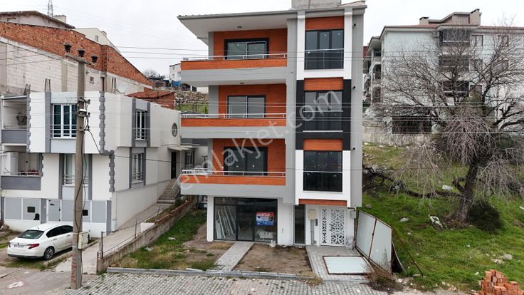 Remax-mid'den Ana Cadde Üzeri Satılık Dükkân