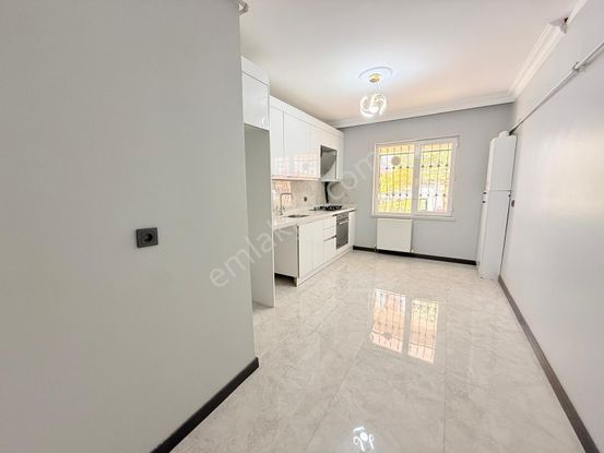 Okul-market-ulaşım Dibi Altında Daire Olan 2+1 !!