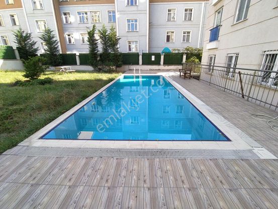 Şerifali'de Butik Sit. İçinde Havuzlu Bahçe Kullanımlı 4+1