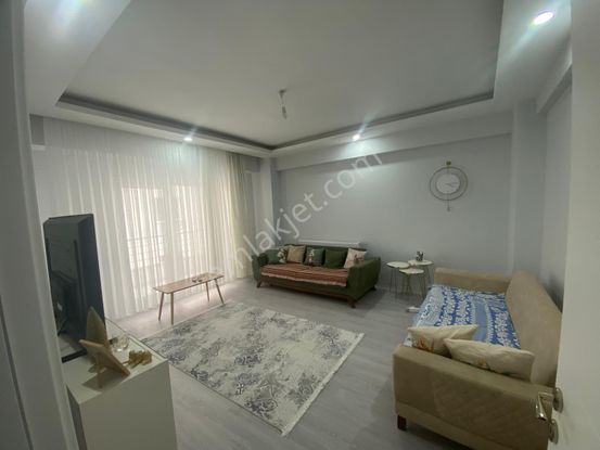 Ofis Rızvan Ağa Caddesinde Acil Sıfır Yapı Satılık 2+1 Daire