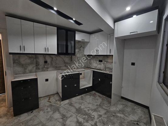Buca Yeşilbağlar Mah Satılık Köşe Daire 85m2 2+1 2.kat
