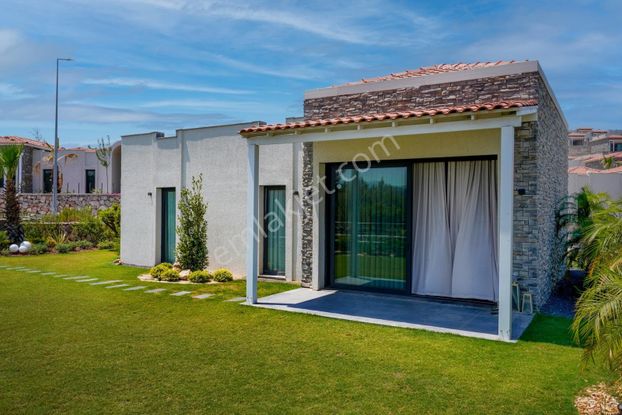 Bodrum Mumcular'da Lüks Sitede Doğa Manzaralı Flat Villa