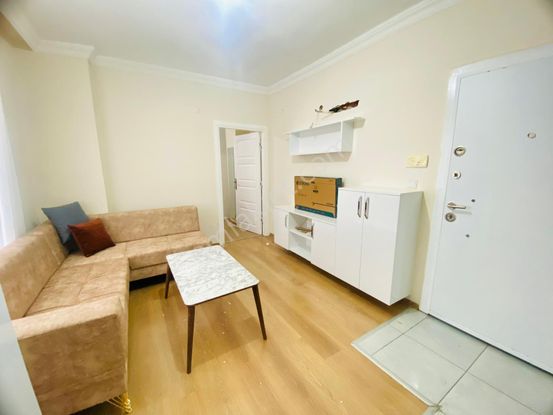 Ulusoy Caddesinde Arakat Sıfır Eşyalı Kiralık 1+1