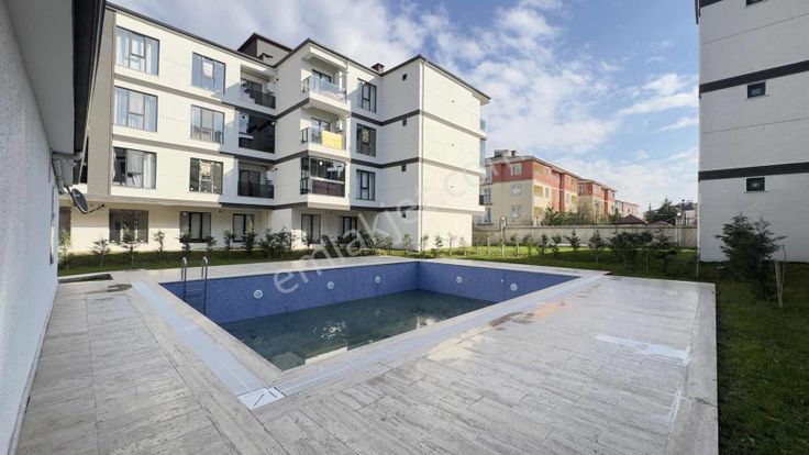 Villalar Bölgesinde 1+1 Site İçerisinde Havuzlu Daire