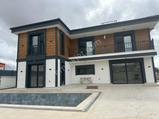 Aydın Didim Seyrantepe Satılık 4+1 600 M2 Arsa İçerisinde Havuzlu Geniş 2 Ebeveyn Banyolu Müstakil