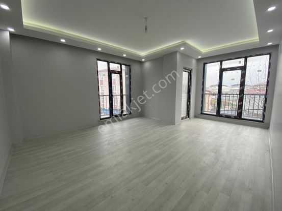 Bolluca Emlak`tan Satılık 2+1 Ebevyn Banyolu Arakat Daire