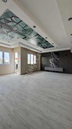 Nova'dan Kervanyolu Caddesi Üzerinde Satılık Tadilatlı Daire