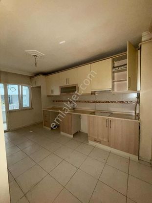 Dikkaldırım Caddesi Üzerinde 3+1 Geniş, Bakımlı Kiralık Daire