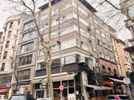 Remax Anı 'dan Beşiktaş Türkali 'de Satılık 4+1 Daire