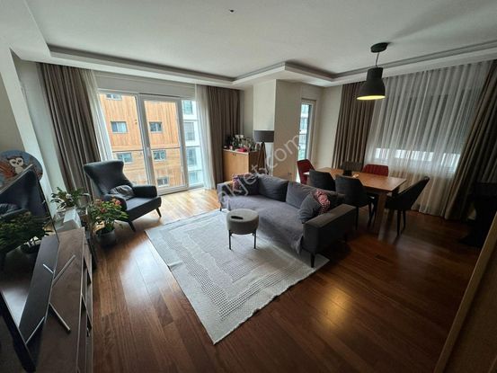 Caddebostan Sahil Plaj Yolunca Köşe Binada Balkonlu